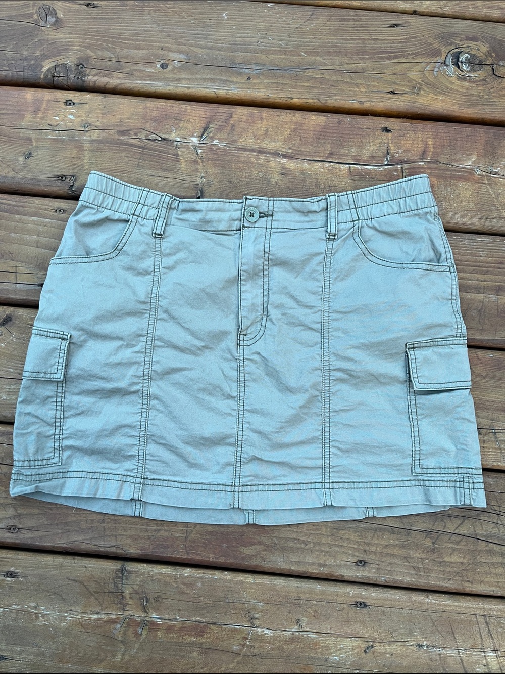 Hollister High Rise khaki green cargo mini skirt